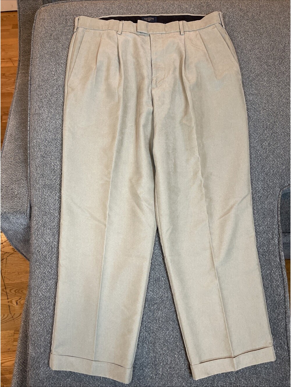 Dockers Mens Khaki Pants Size 36x29 Pleated Relaxed Fit Cuffed